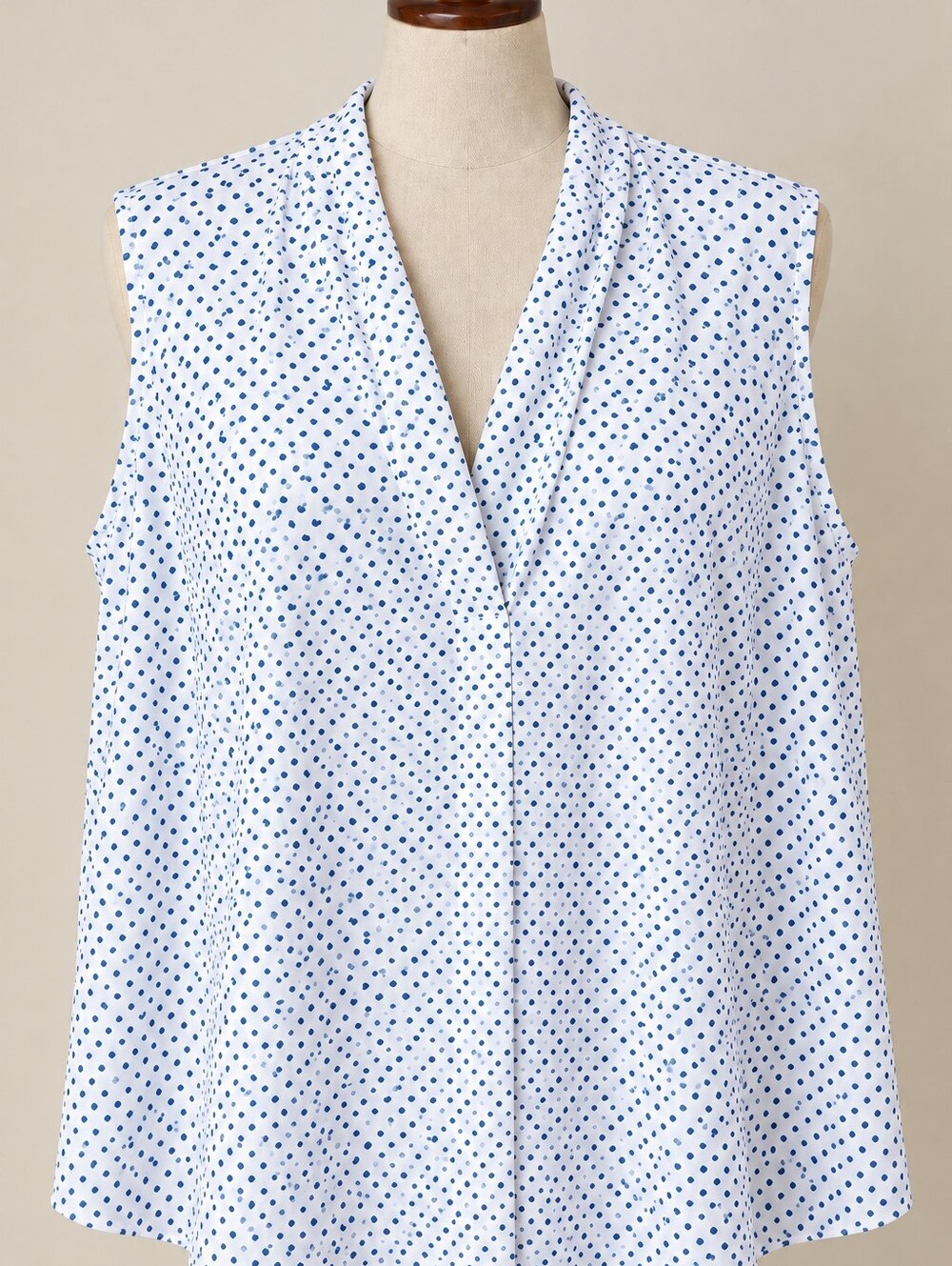Ann Taylor Sleeveless V-Neck Blouse - White with Light And Dark Blue Pattern